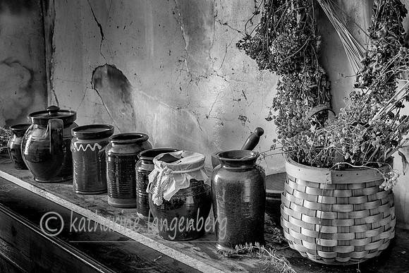Colonial pottery, Hartwell Tavern, Minuteman NP, Massachusetts